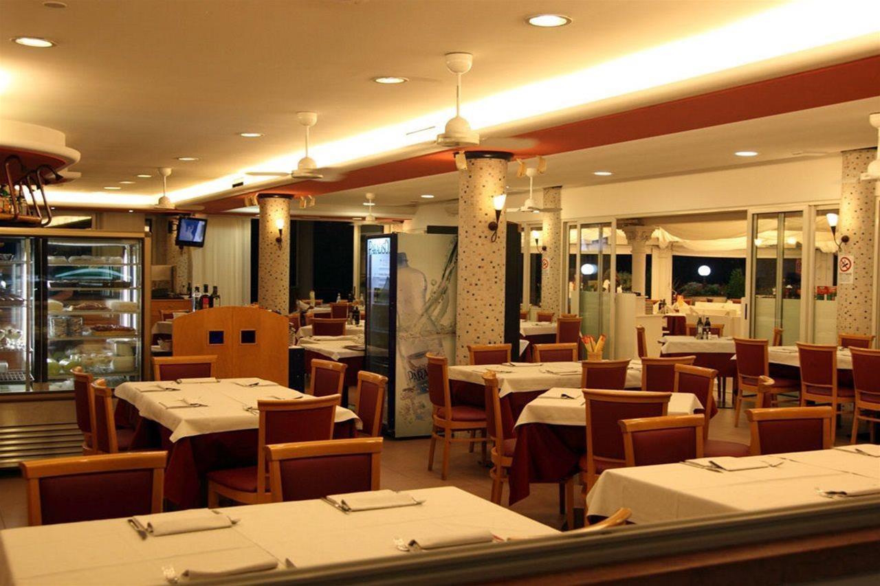 Hotel Regina Lignano Sabbiadoro Exterior photo