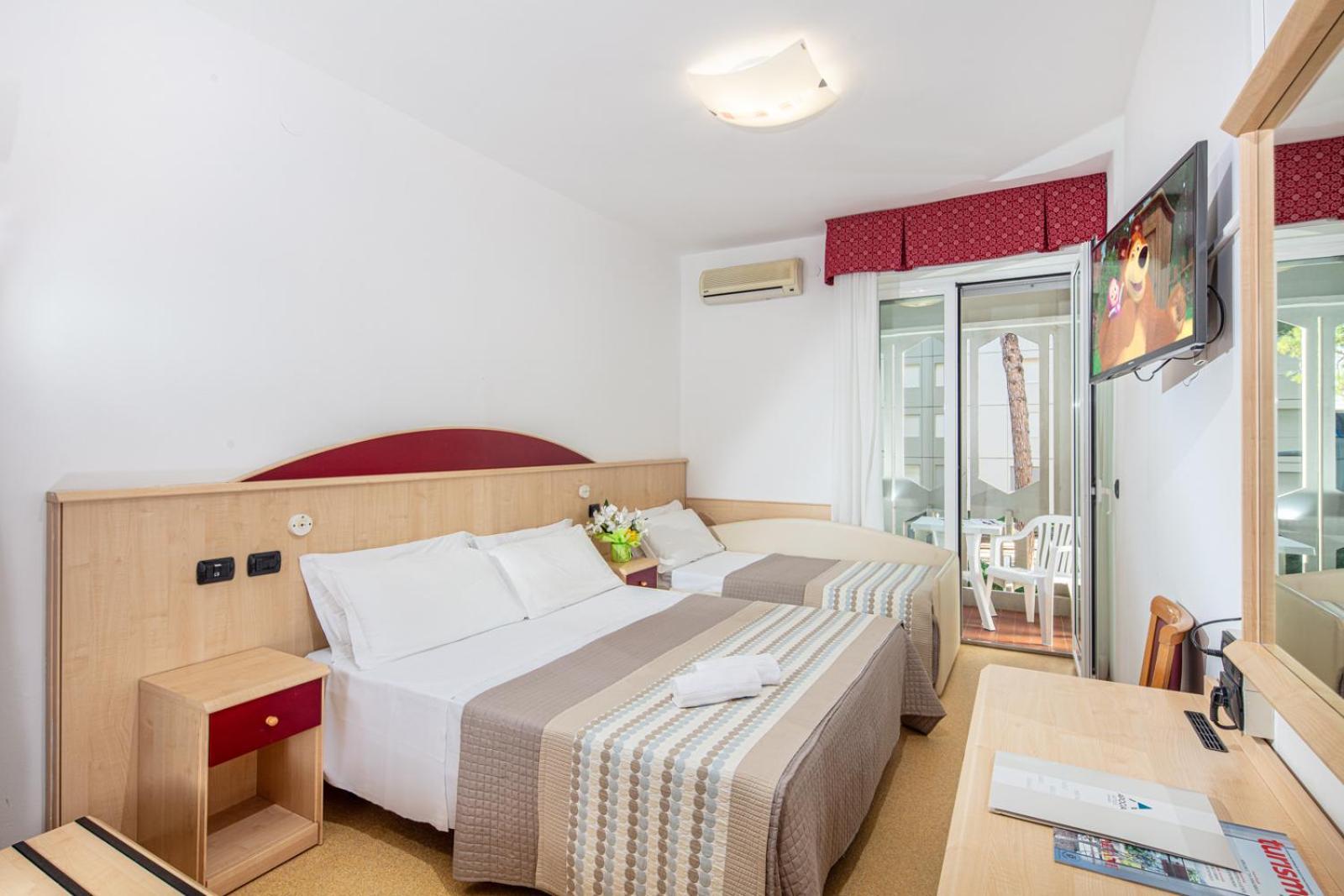 Hotel Regina Lignano Sabbiadoro Exterior photo
